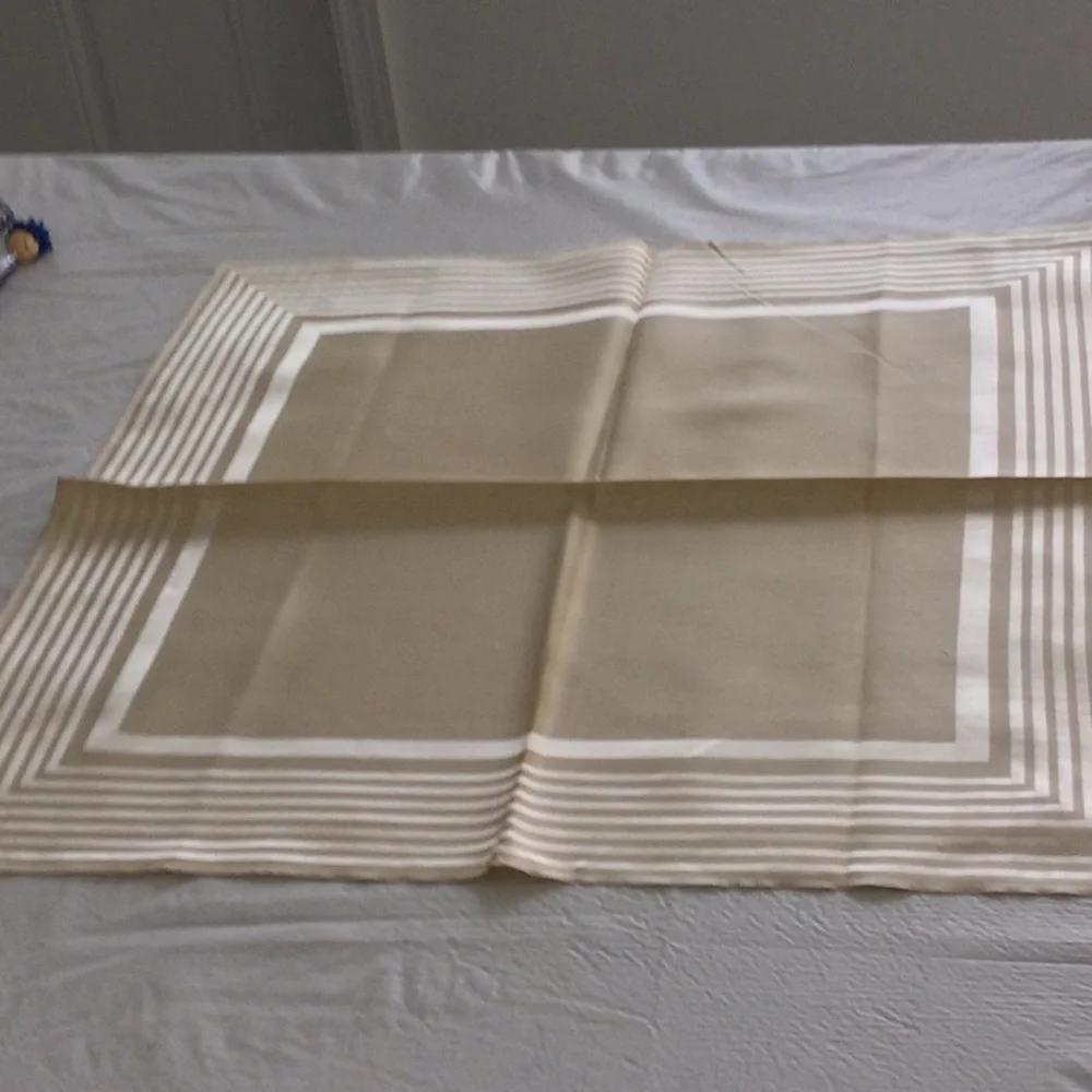 Elegant Cream Tablecloth with 12 napkins